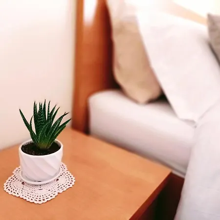 Appartement Stylish Retreat With Balcony, Steps To Seafront Polisi i Vogel