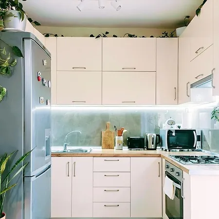 Appartement Stylish Retreat With Balcony, Steps To Seafront Polisi i Vogel